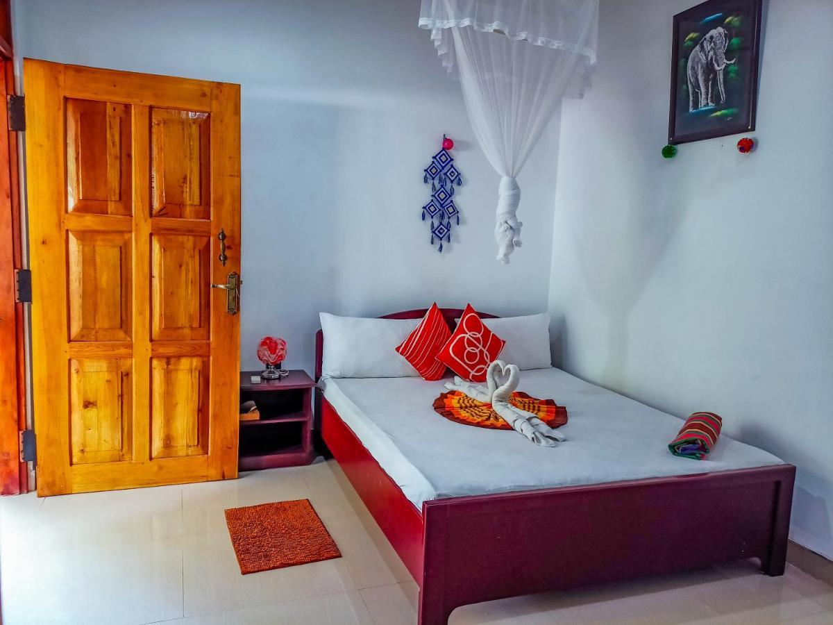 Sigiri Tarushan Home Stay Sigiriya Esterno foto