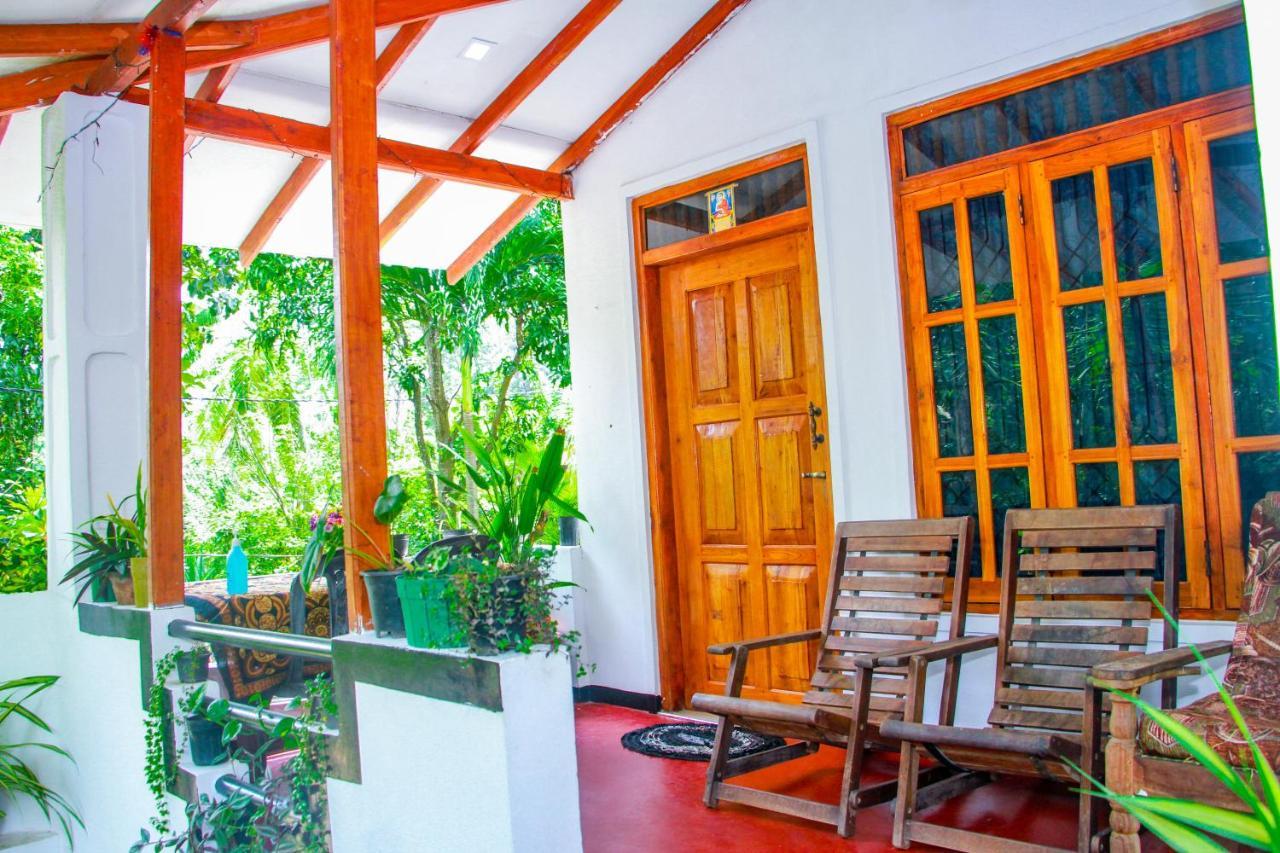 Sigiri Tarushan Home Stay Sigiriya Esterno foto